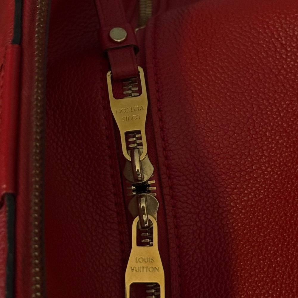 Louis Vuitton Marais MM Beautiful Cerise - Cherry Red Handbag - Picture 3 of 10